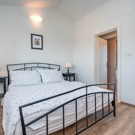 בית נופש Dorijano By Interhome Ripenda Kras